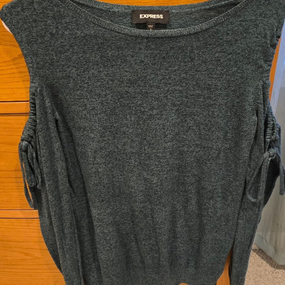 🍀💚Express Women's cold shoulder sweater, Women's S